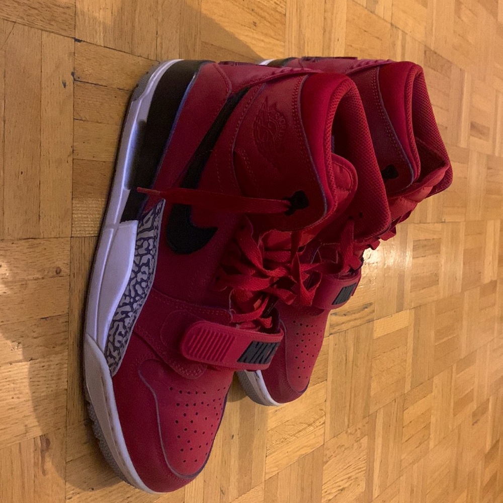 Nike Air Jordan mid top